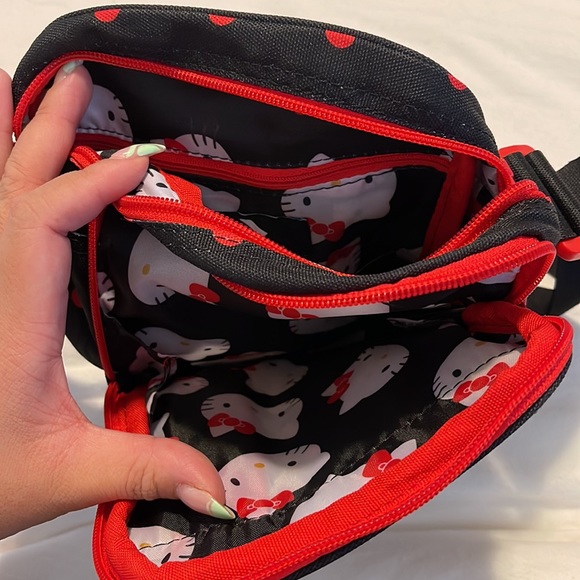Limited Edition Converse Hello Kitty cross body bag - Picture 3 of 3